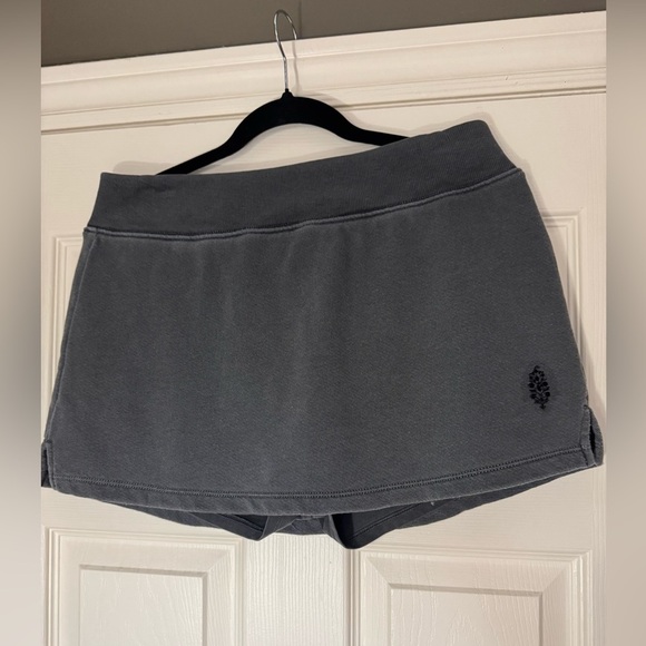 FP MOVEMENT FAST BREAK SWEATSHIRT AND SKIRT PANTS SET
Free People NWT - Picture 6 of 14